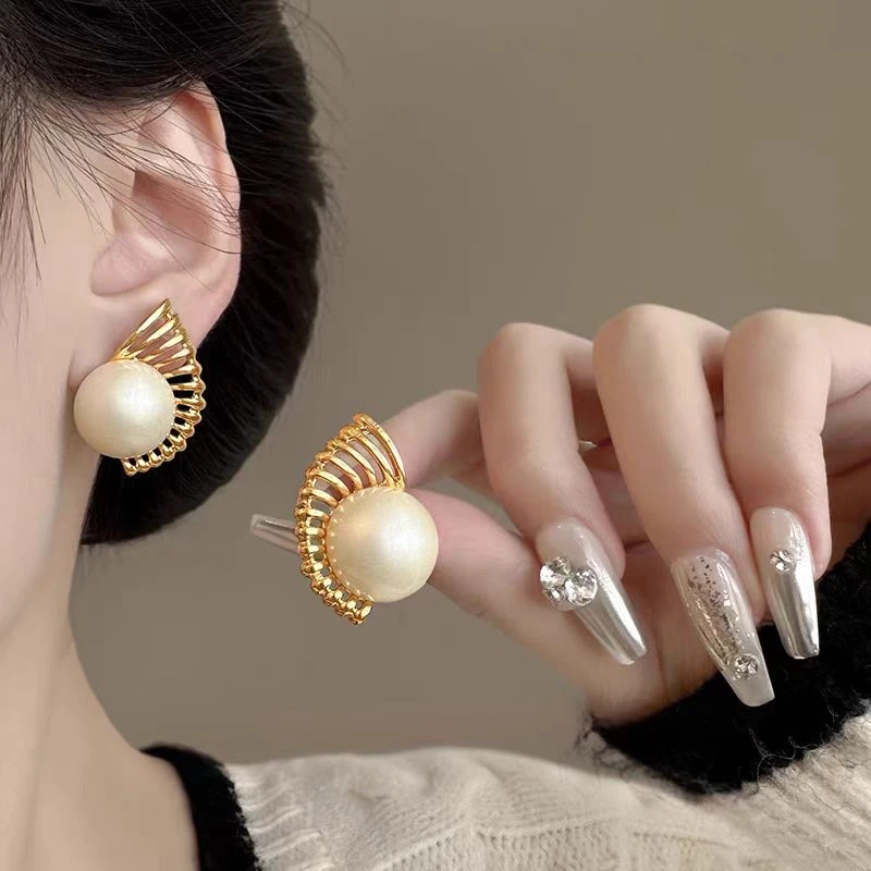 法式复古金色扇形圆珠耳环女镂空设计精致耳钉中古高级感轻奢耳饰