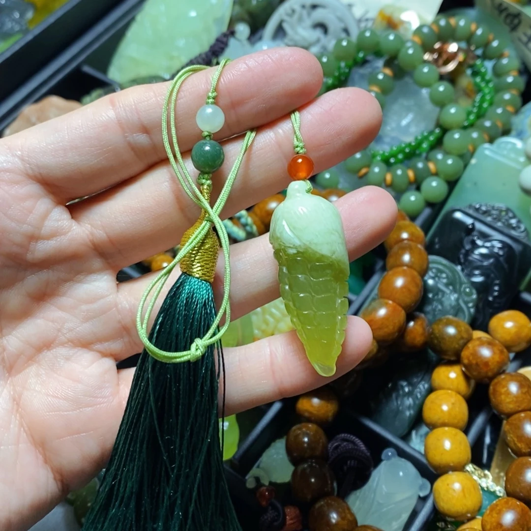 蛇纹石玉未镶嵌颈饰