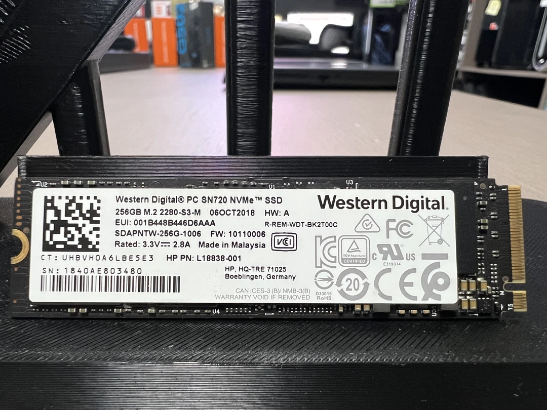 95新 西数 西数256G SSD固态硬盘