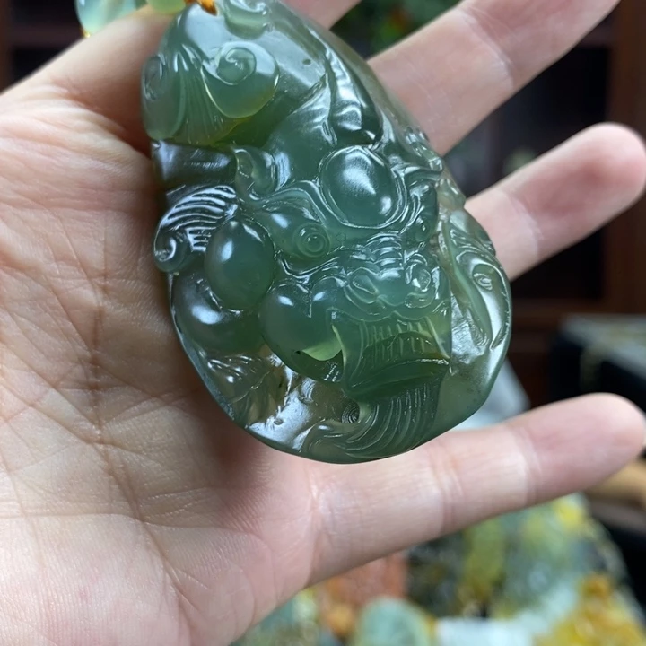 未镶嵌蛇纹石玉颈饰
