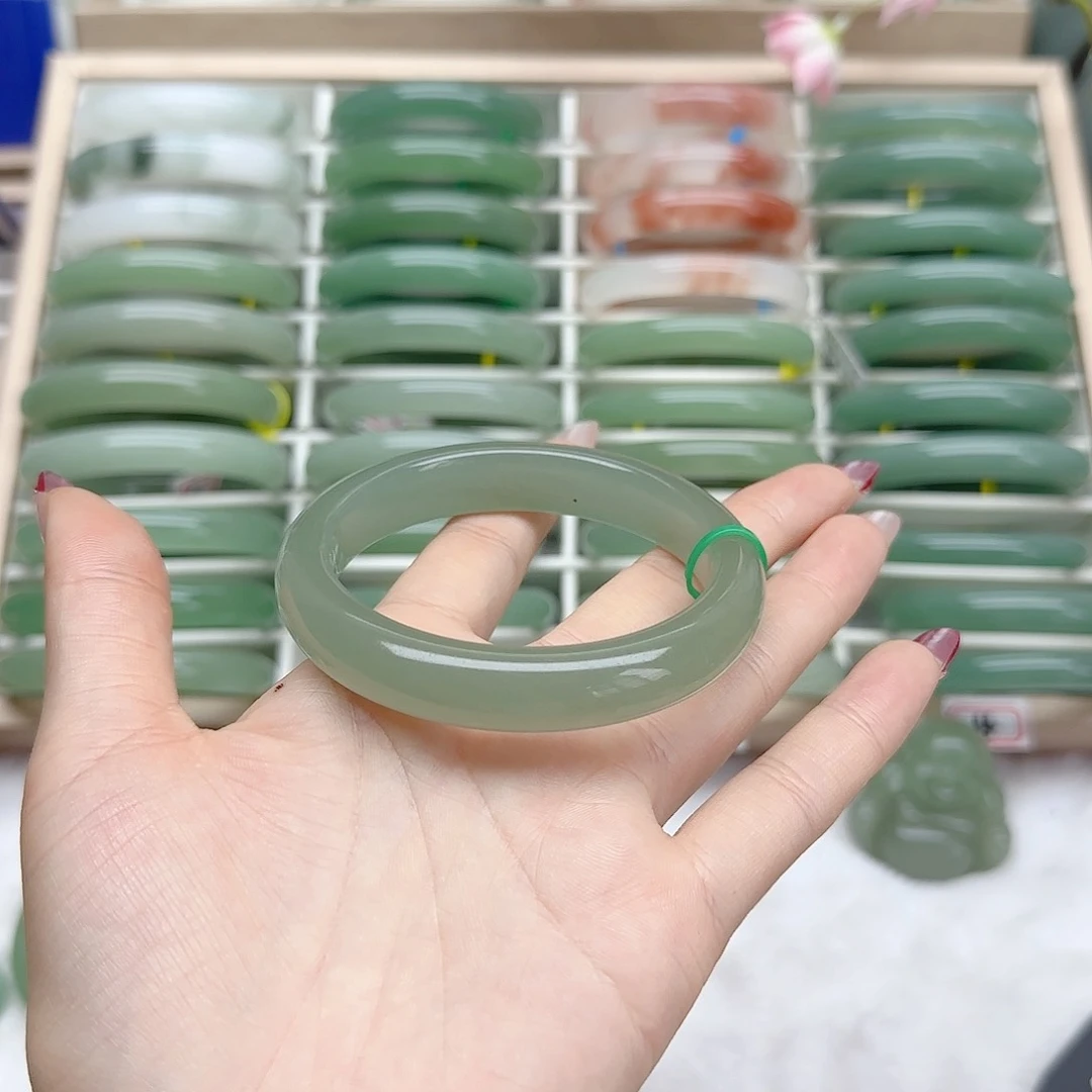 石英质玉手镯未镶嵌58口径