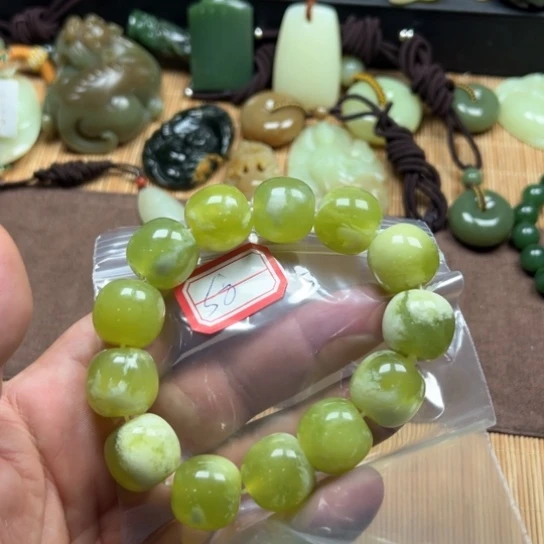 未镶嵌蛇纹石玉颈饰