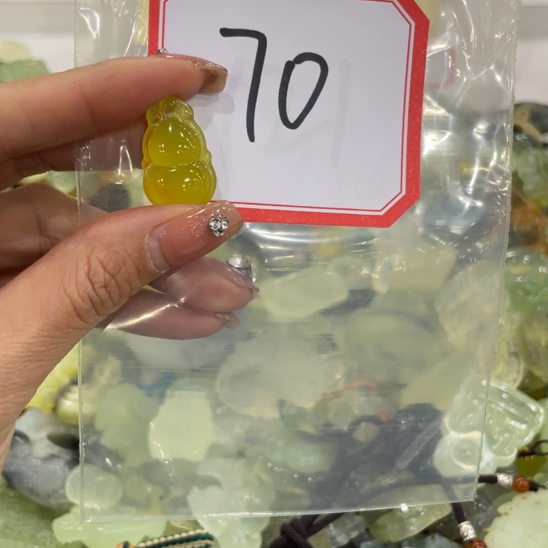 蛇纹石玉颈饰合金