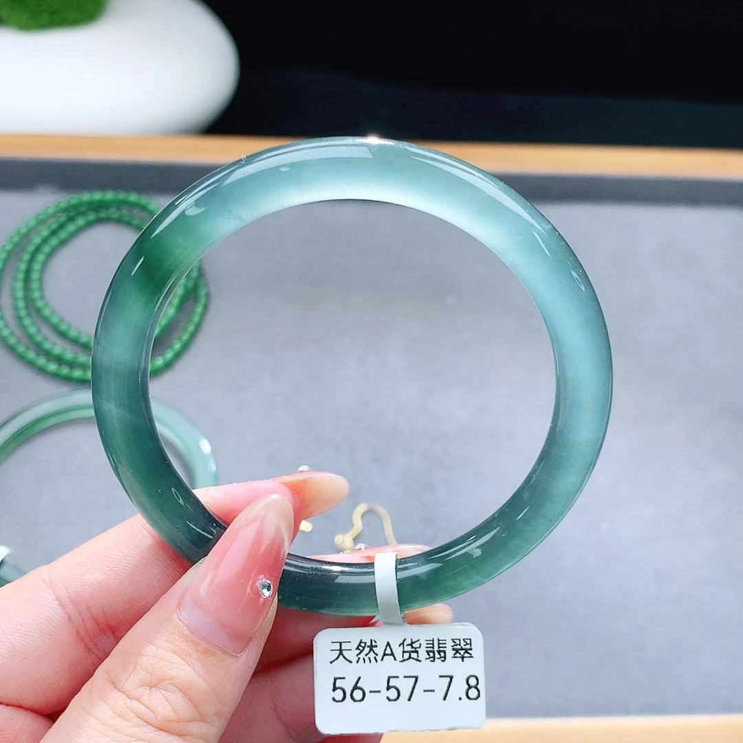 未镶嵌手镯（圆镯）翡翠