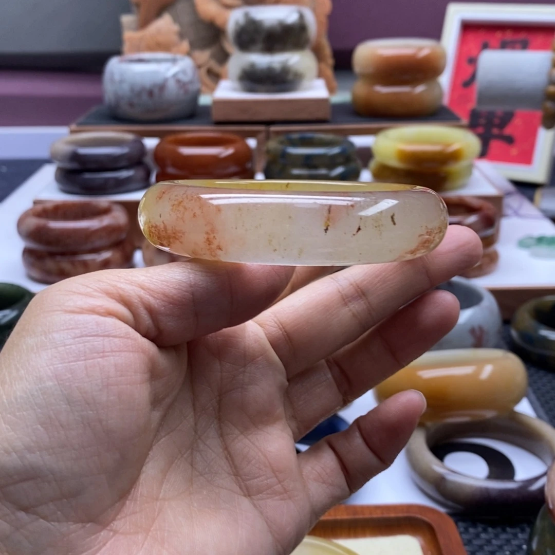 石英质玉手镯未镶嵌杏**燕