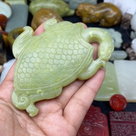 蛇纹石玉未镶嵌颈饰94