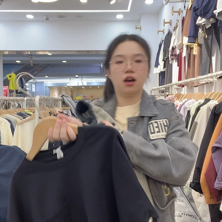 两件打底 一件牛仔外套 两条裤子