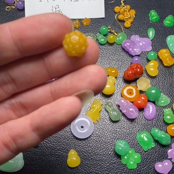 c***崔翡翠未镶嵌颈饰挂件