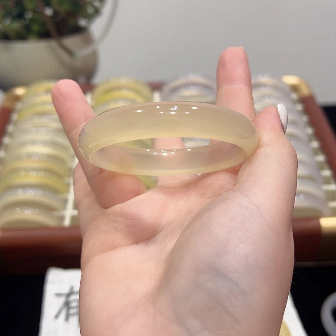 困***包玛瑙/玉髓未镶嵌手镯