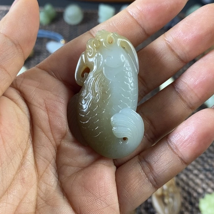 自***风和田玉未镶嵌颈饰