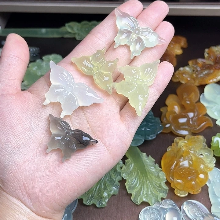 蛇纹石玉颈饰未镶嵌开****?