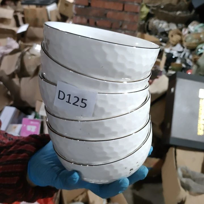 摆件盘子碗茶壶啥都有