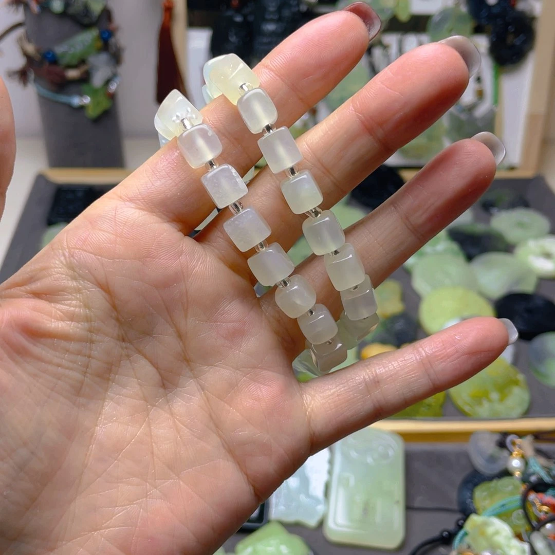 蛇纹石玉未镶嵌颈饰多样性发一件