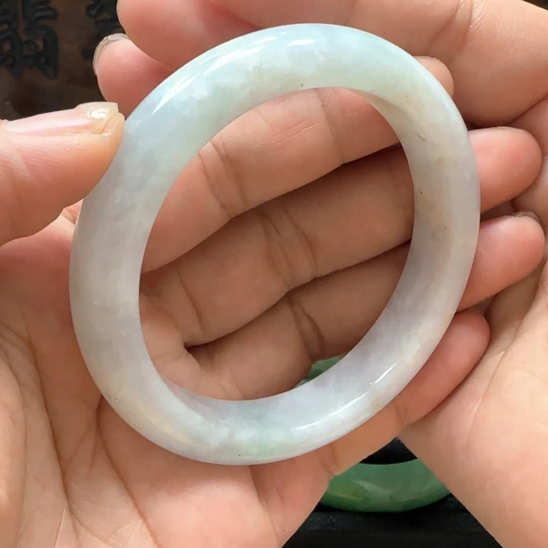 翡翠手镯未镶嵌多*米