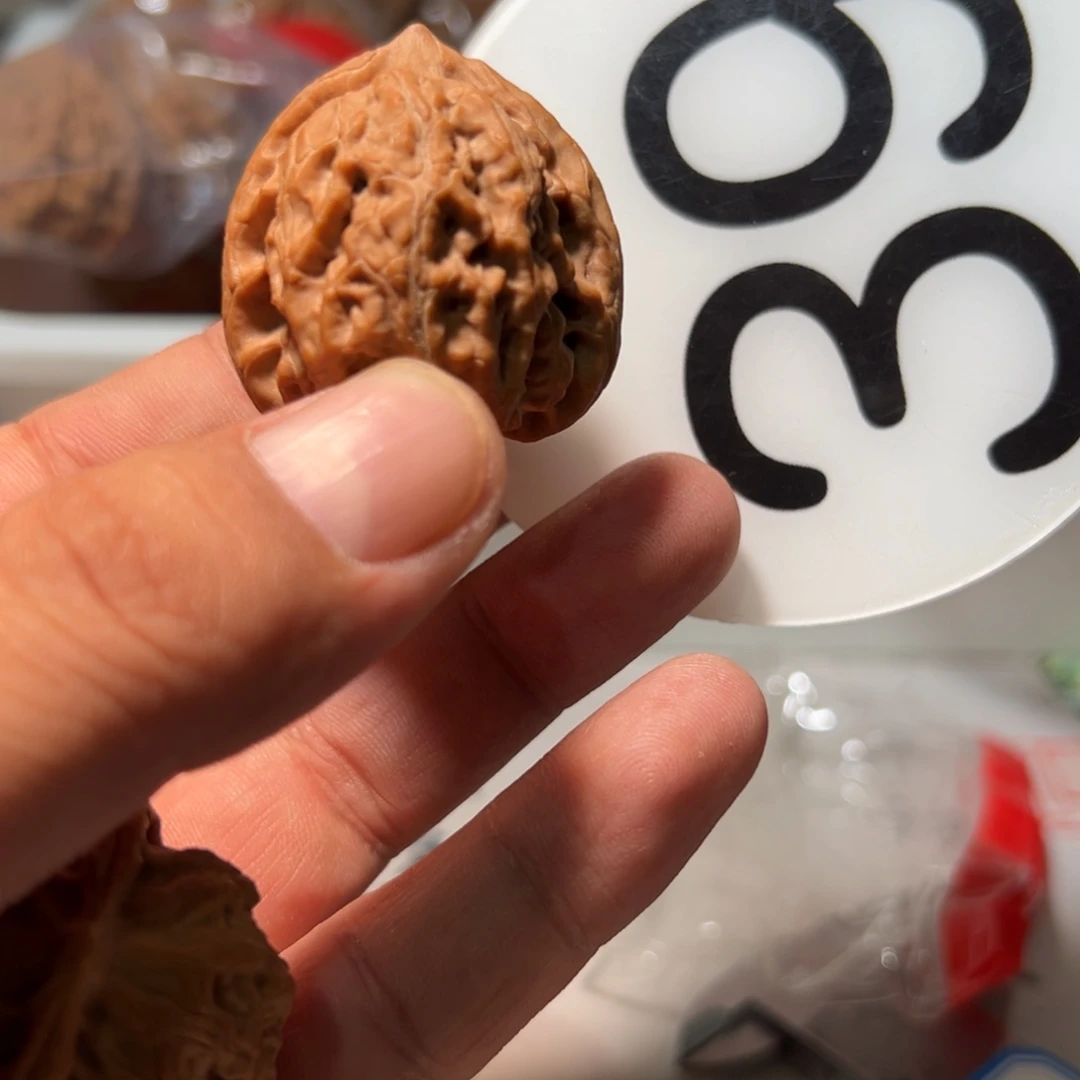 ****n文玩核桃，白色39号