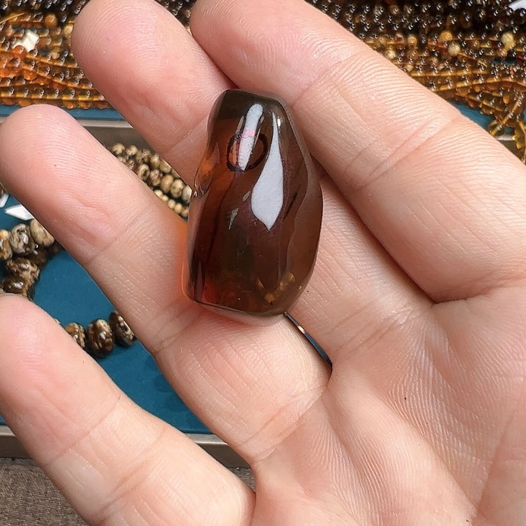 琥珀颈饰未镶嵌幸*树抚顺