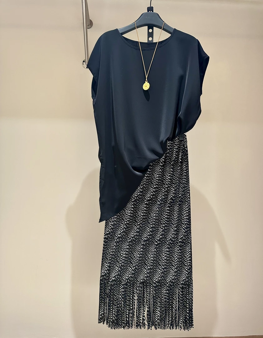 （银光墨海）三宅褶皱烫银流苏裙显瘦半身裙+送上衣两件套TZ5291#