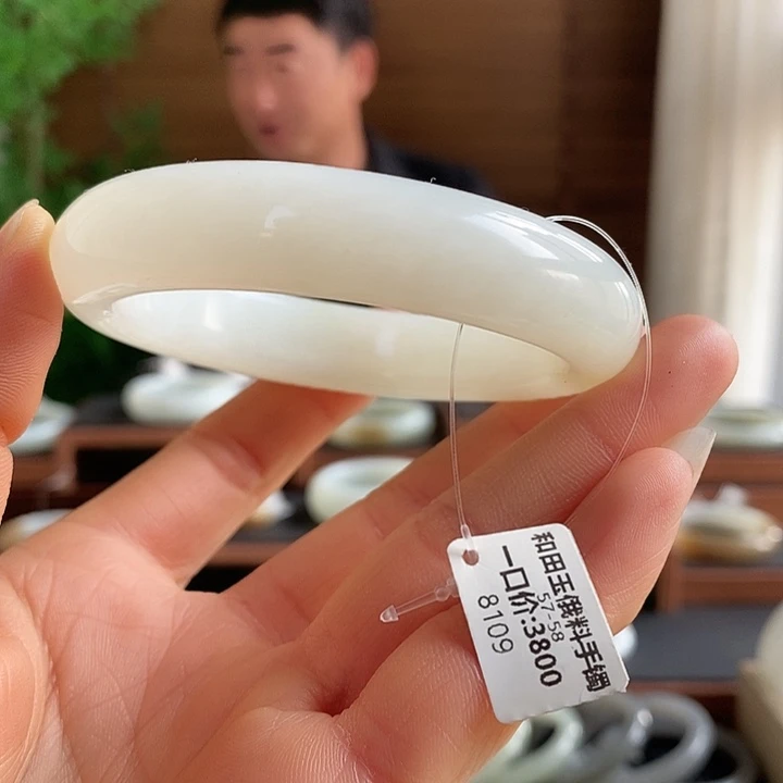 和田玉未镶嵌手镯8109