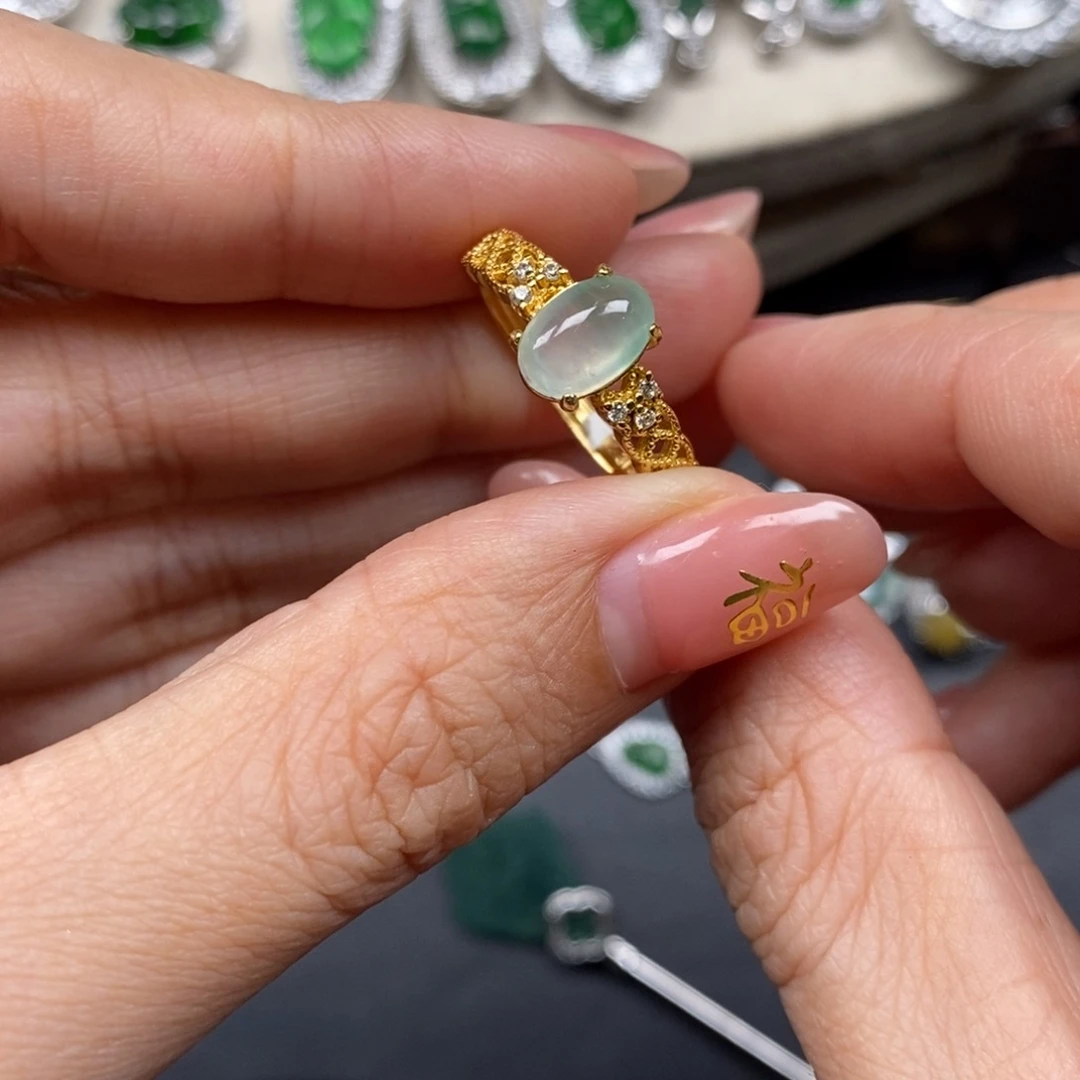 翡翠颈饰未镶嵌翡翠