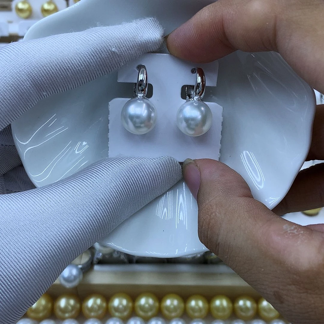 18K金镶嵌海水珍珠耳饰