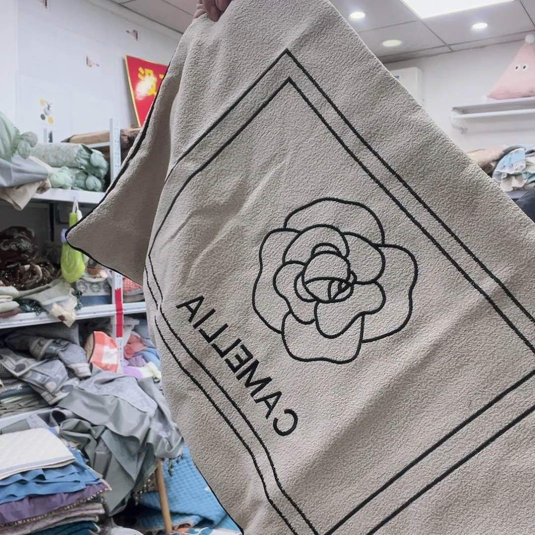 雪尼尔聚酯纤维快乐大本营在这里是什么