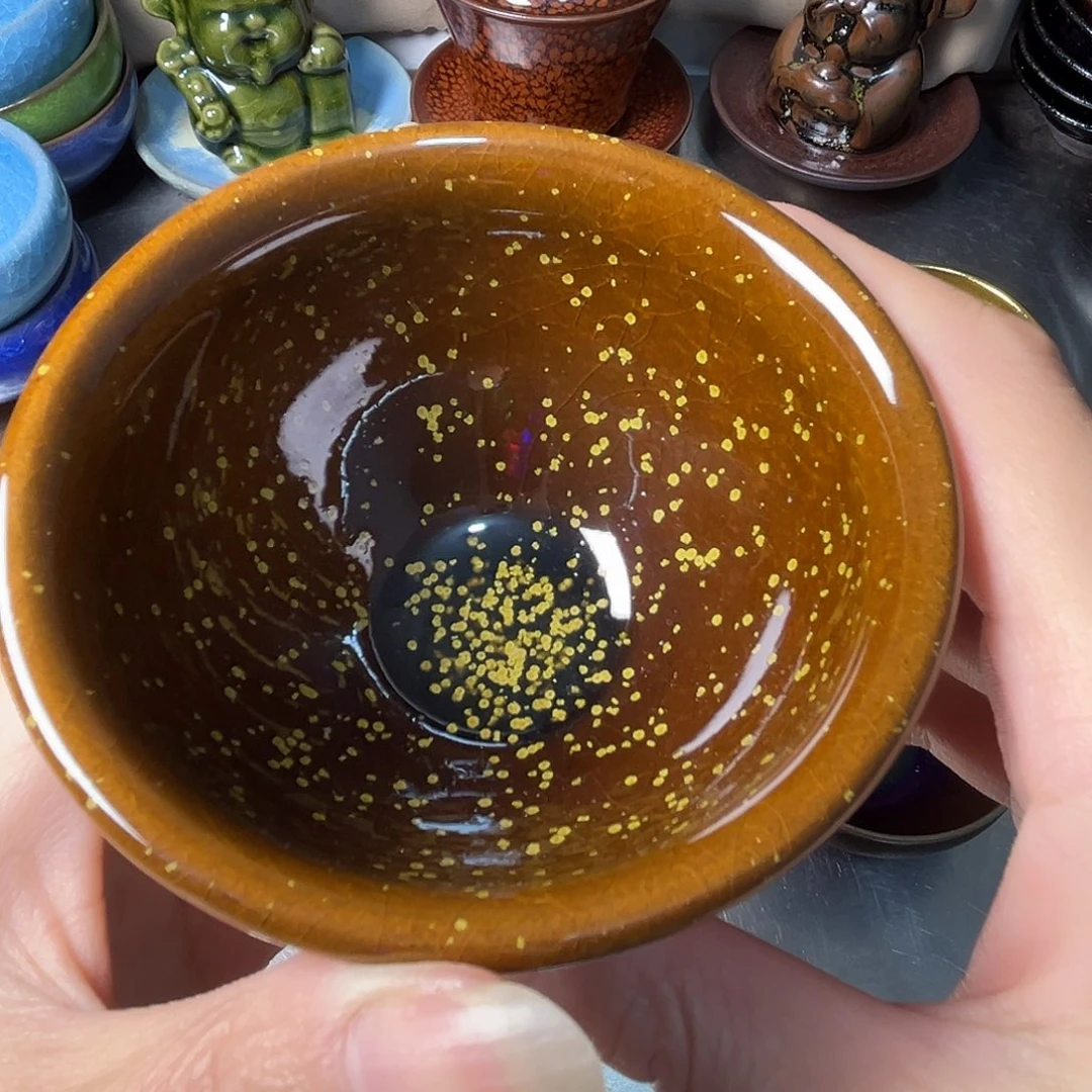 茶盏让人感到一身轻闲又