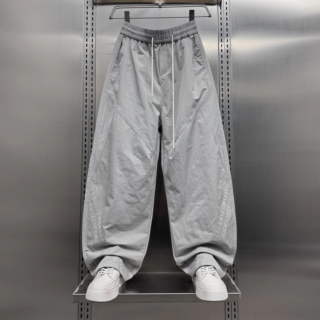 夏季新款美式拼接宽松潮牌阔腿休闲裤男士百搭潮流抽绳痞帅弯刀裤