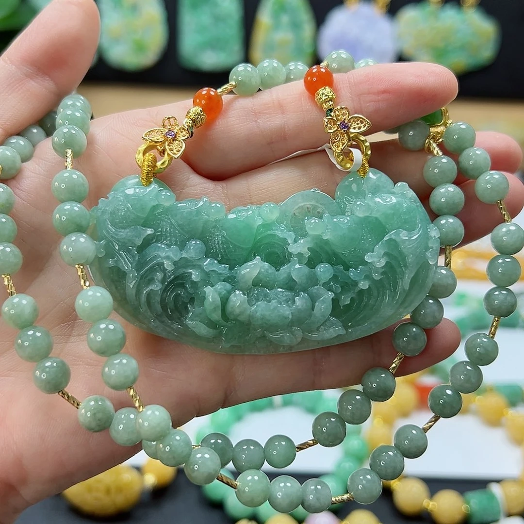 颈饰未镶嵌翡翠吊坠