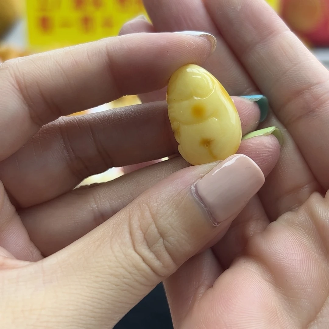 未镶嵌琥珀珠宝奇石