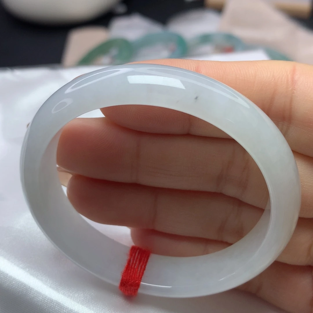 翡翠手镯（贵妃镯）未镶嵌52525353