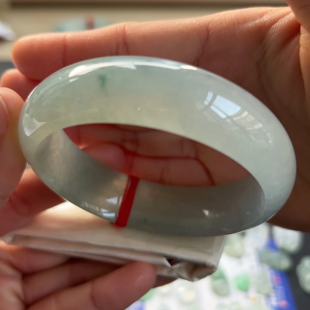 翡翠手镯未镶嵌手镯