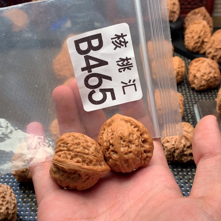 文玩核桃吊坠招财公子