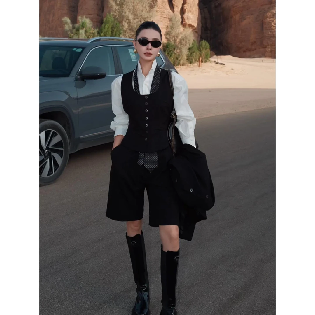2025超火大方得体高级感巨好看的黑色西装马甲衬衫裤子两件套早秋