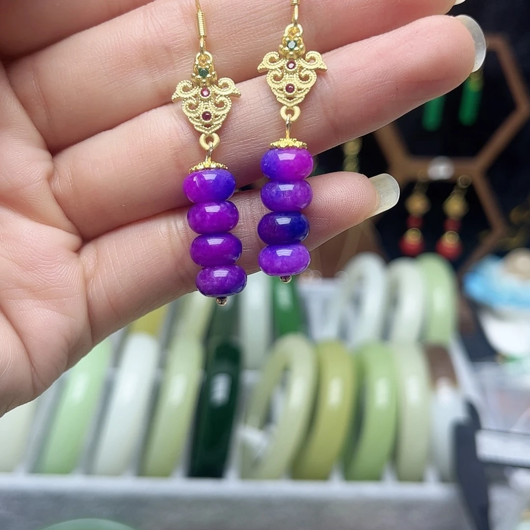 翡翠未镶嵌耳饰书