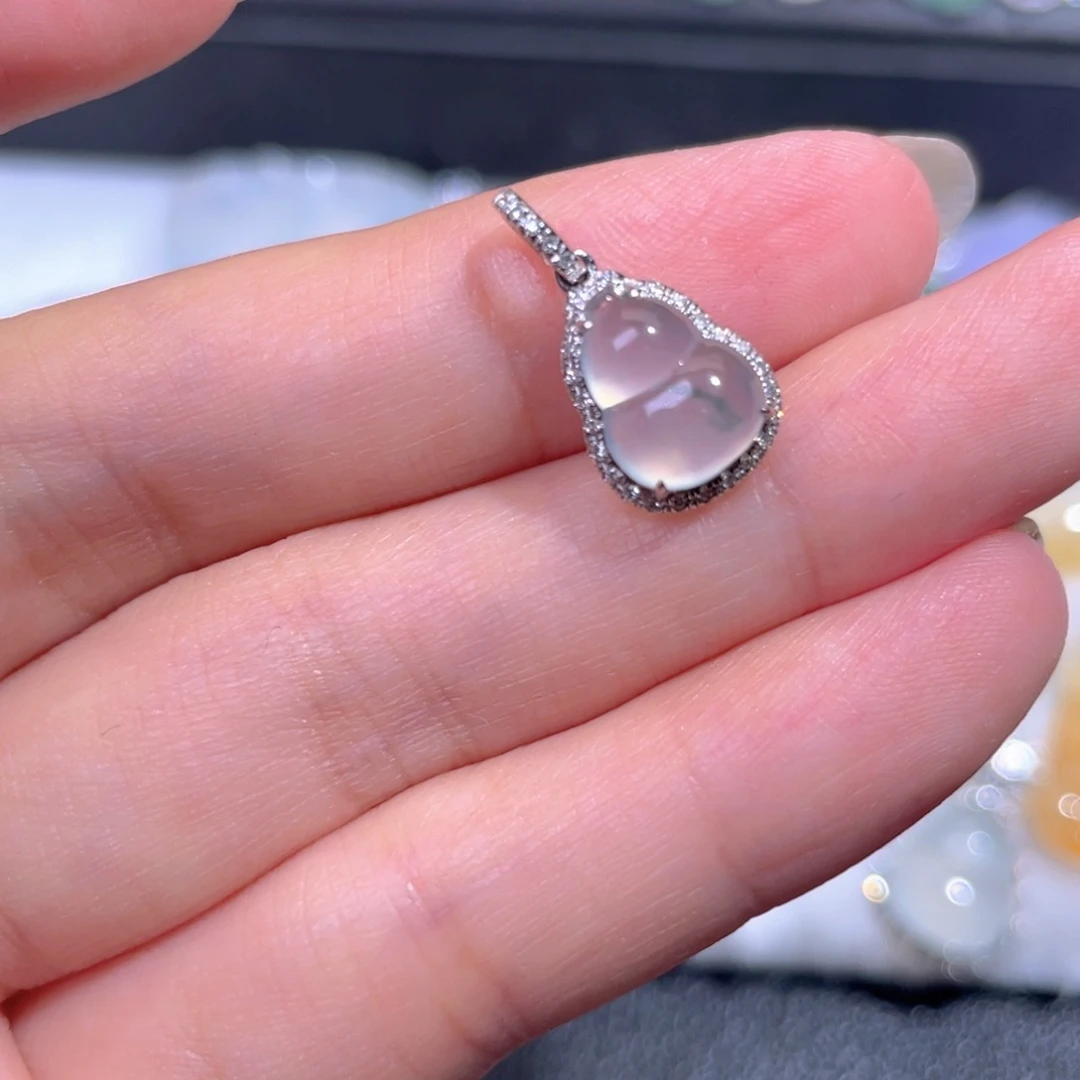 颈饰18K金镶嵌翡翠翡翠