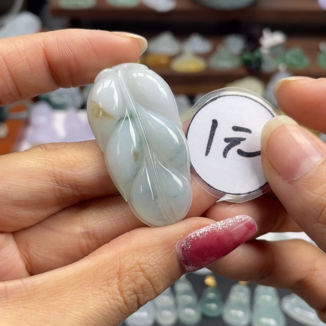 翡翠未镶嵌颈饰叶子