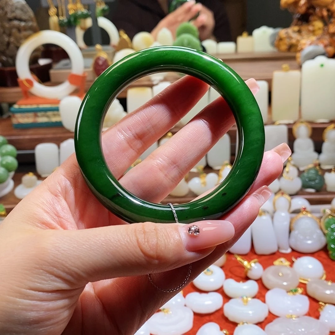 和田玉手镯未镶嵌可***?