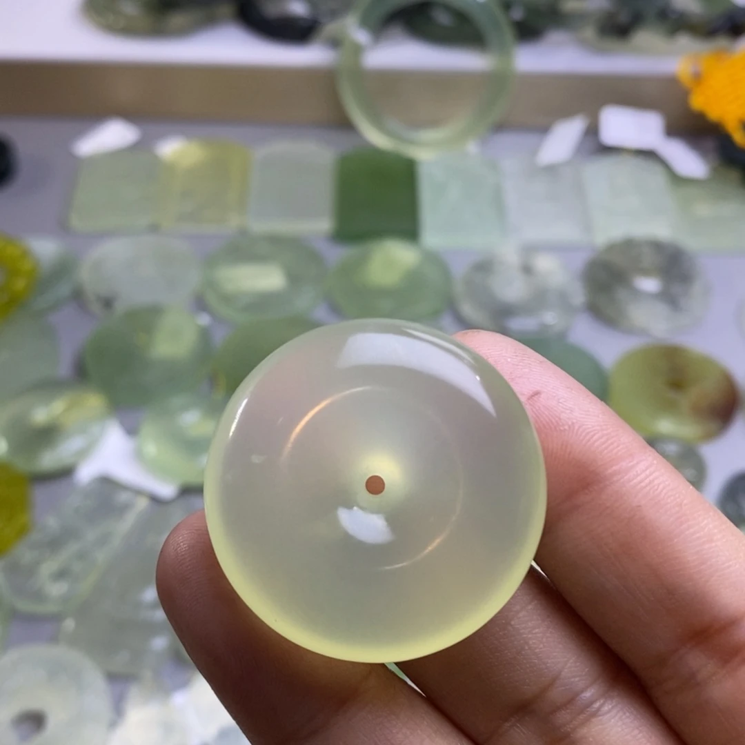 蛇纹石玉颈饰未镶嵌乐*