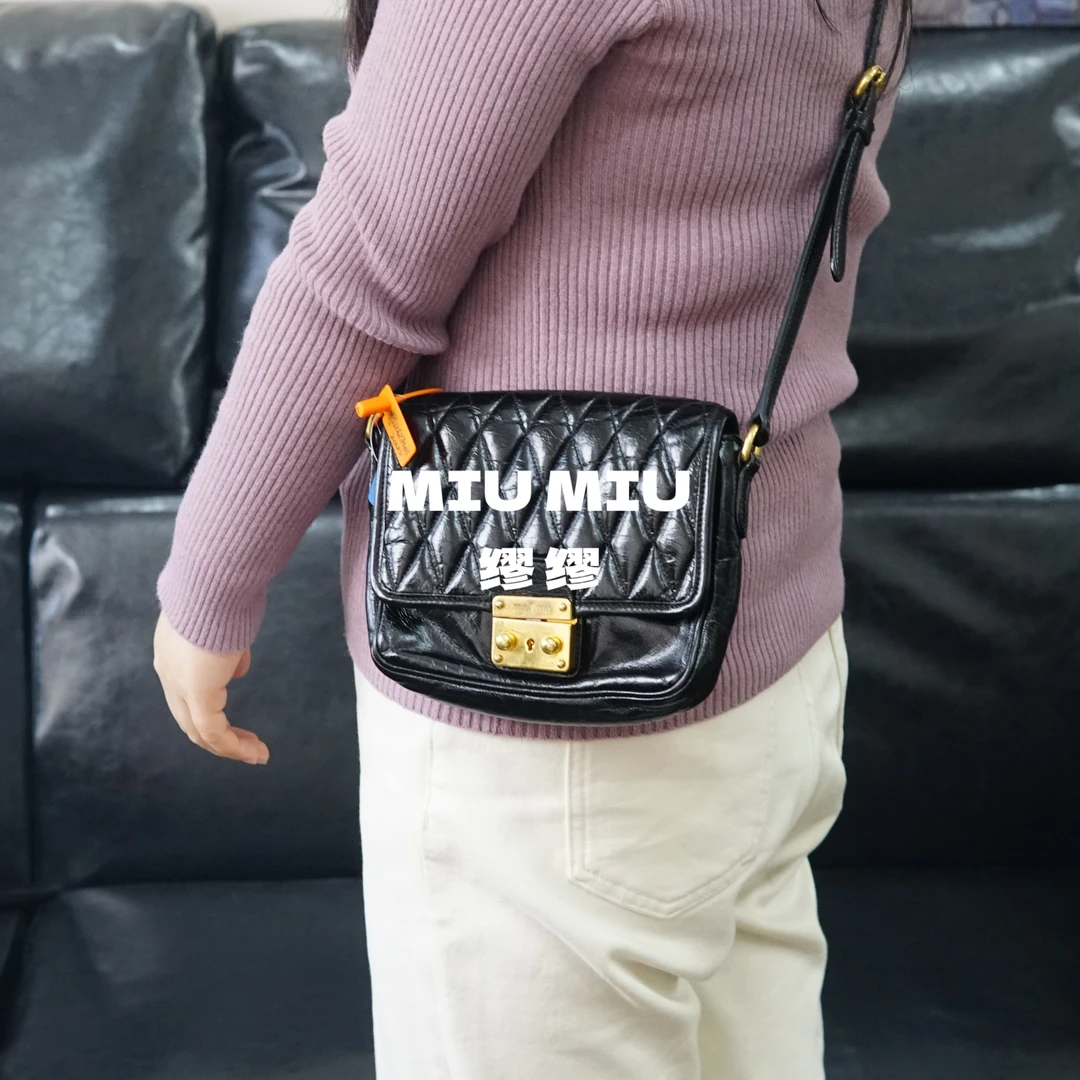 95新 MIU MIU/缪缪 miumiu/黑金斜挎包/MS12627001/7001