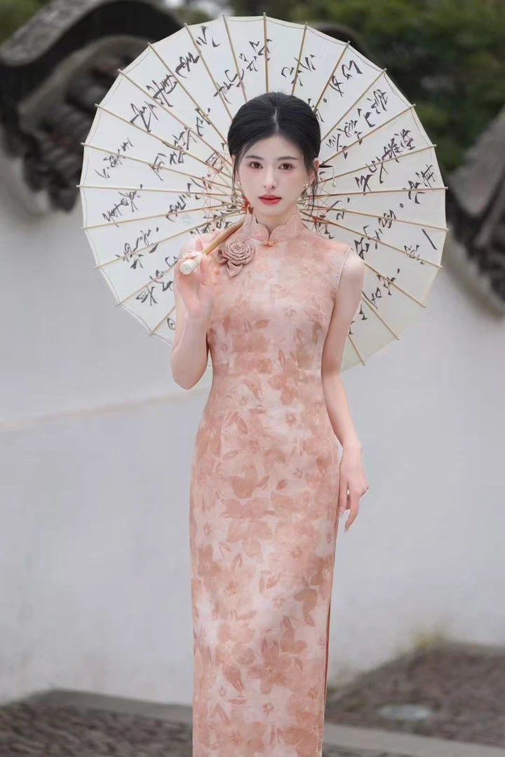 匠心设计重工新中式改良旗袍女款2025年新款粉色修身显瘦连衣裙