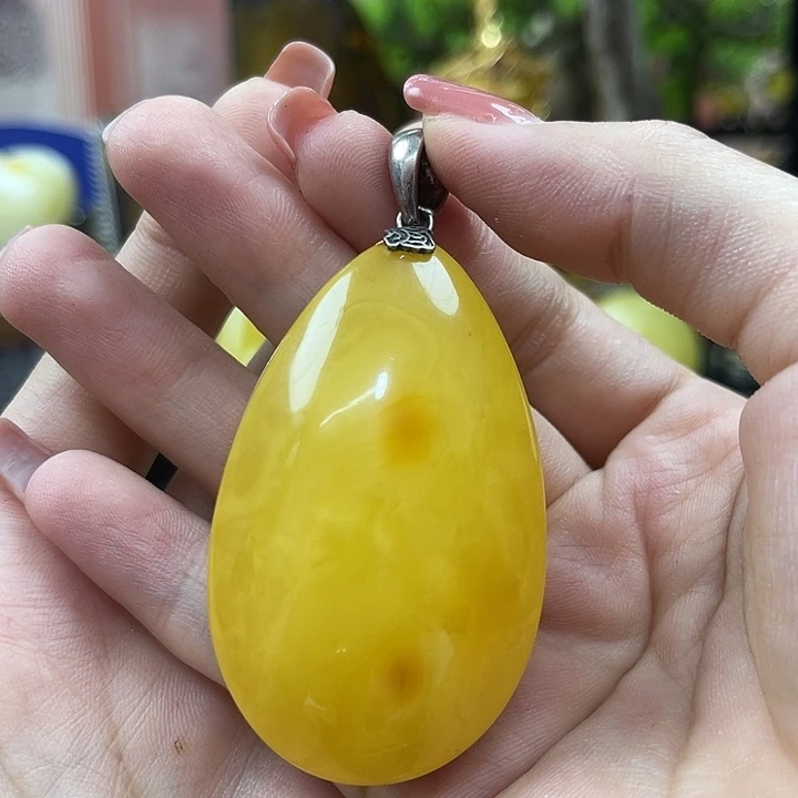 银S925镶嵌颈饰琥珀吊坠