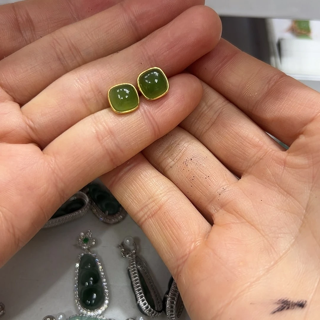 和田玉耳钉银S925镶嵌静**听