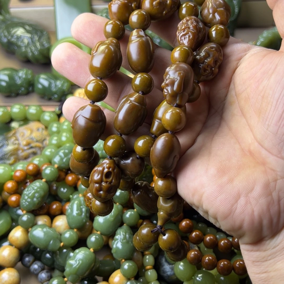 岫岩老玉（透闪石质玉）手链未镶嵌胡***?