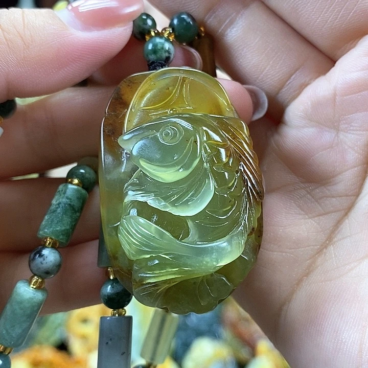 蛇纹石玉未镶嵌颈饰