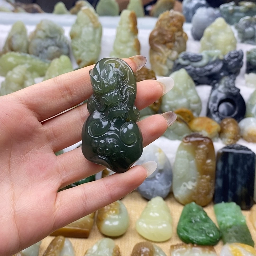 和田玉未镶嵌颈饰