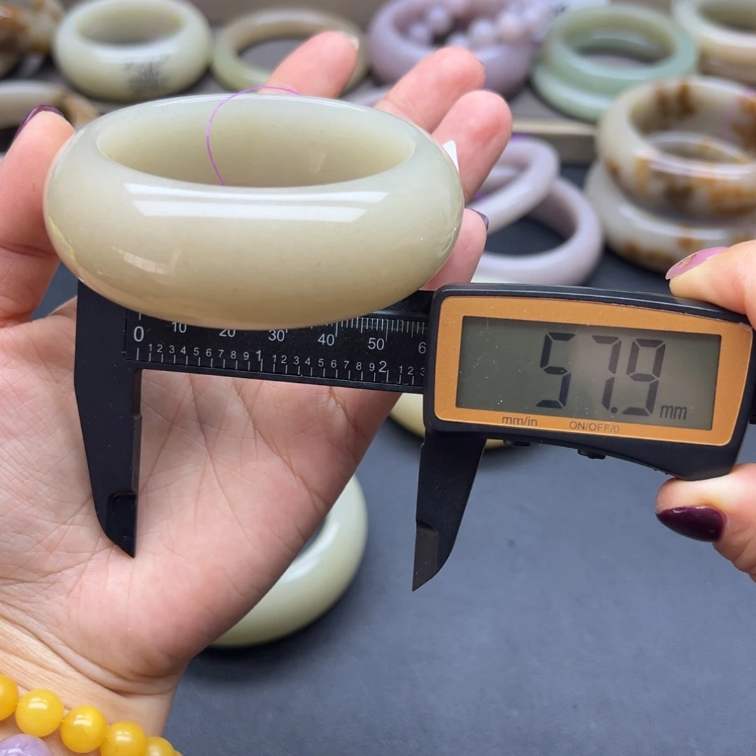 石英质玉（佘太翠）未镶嵌手镯