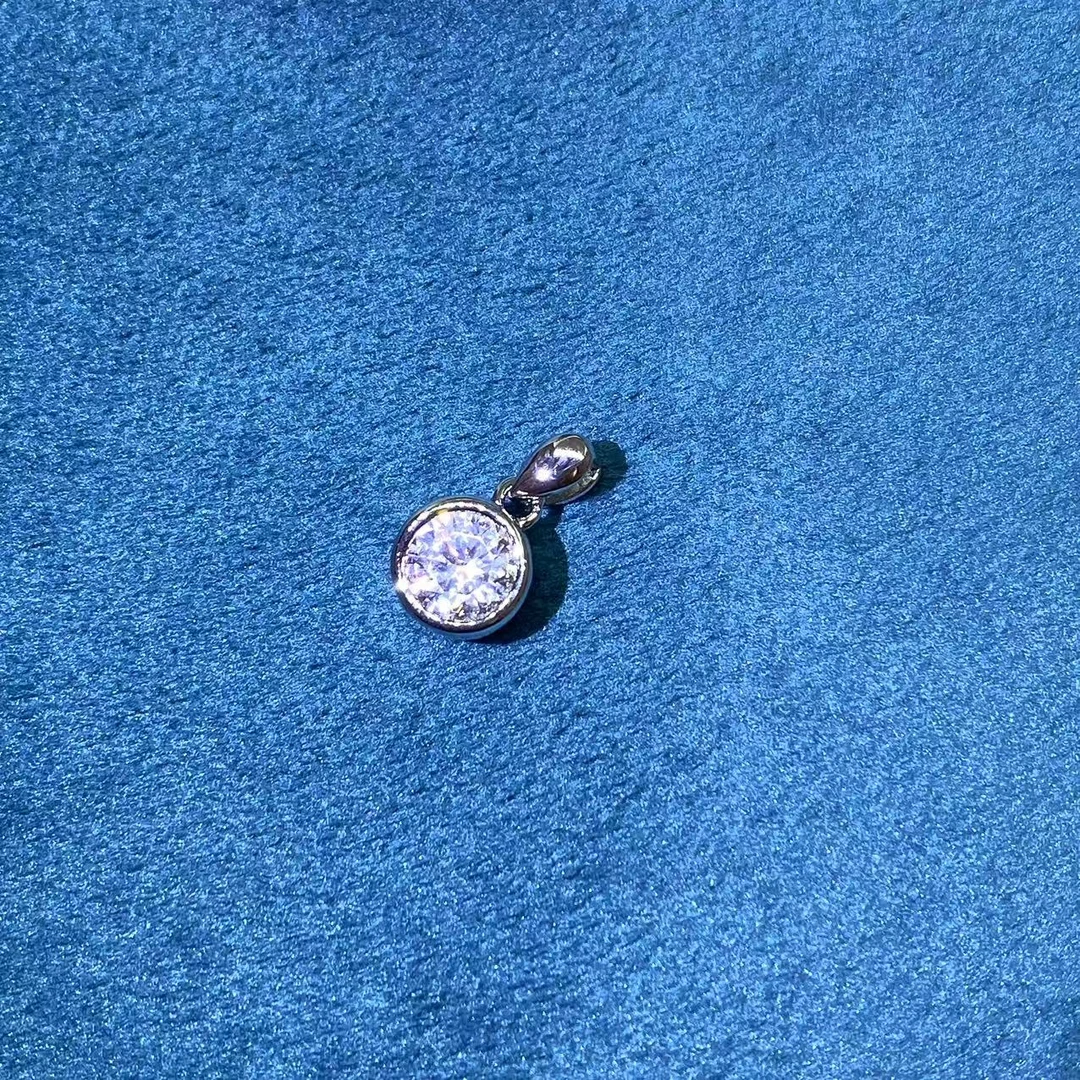 《千年甄选》中.缅F1-01白泡泡款2CT吊坠