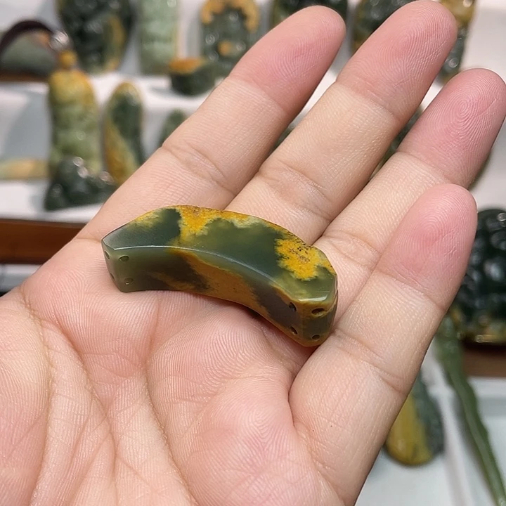 岫岩河磨玉（透闪石质玉）未镶嵌吊坠(不含链)