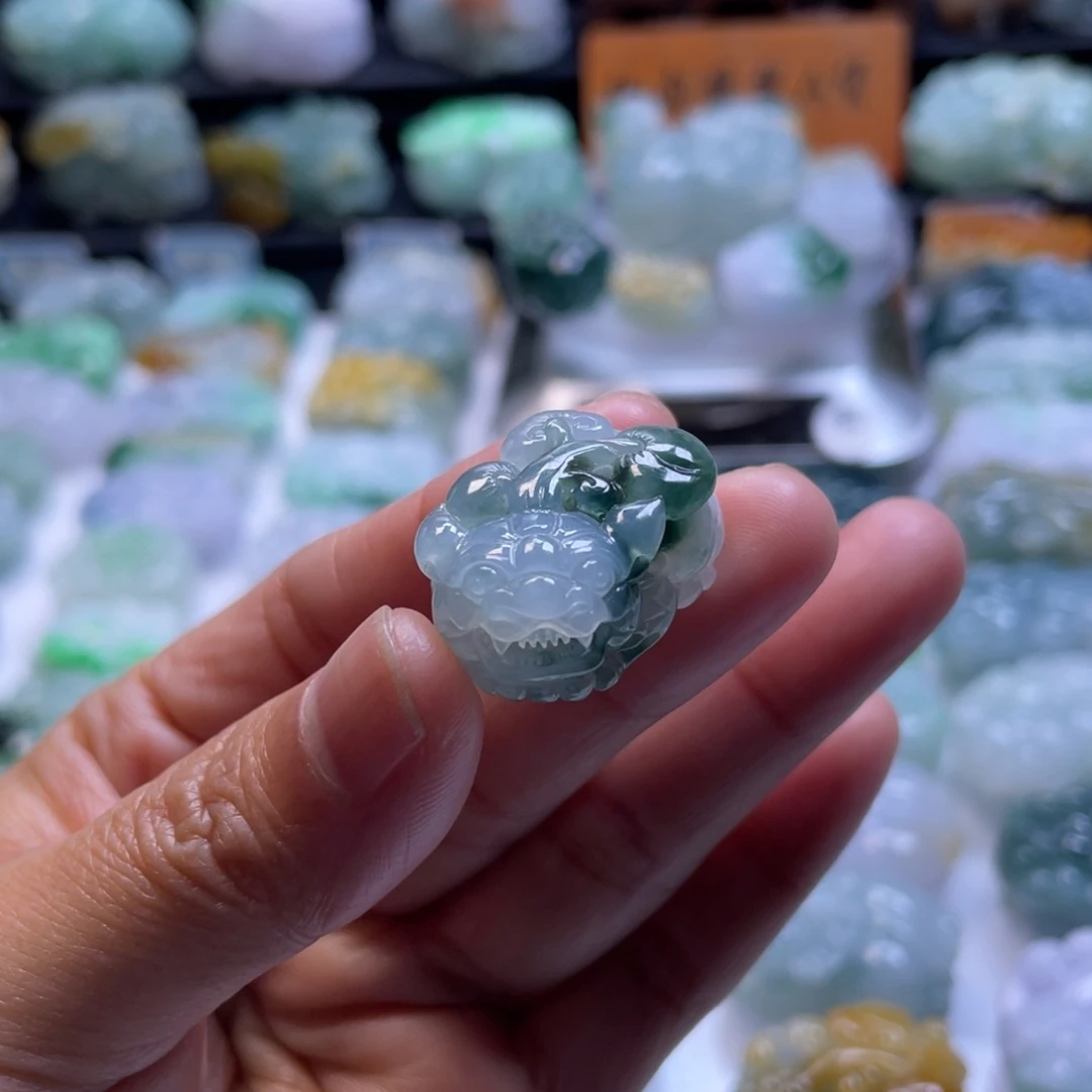 翡翠颈饰未镶嵌貔貅