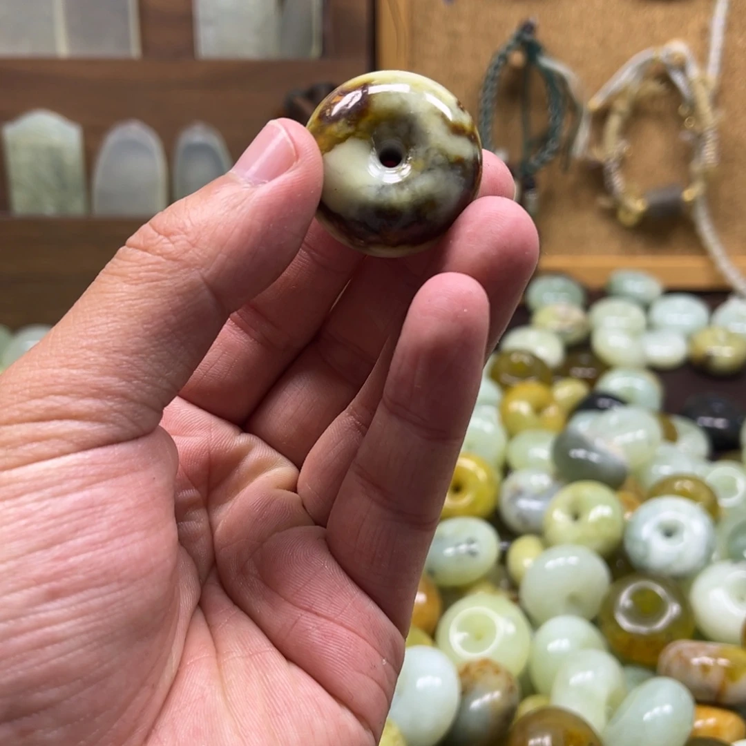 蛇纹石玉合金颈饰